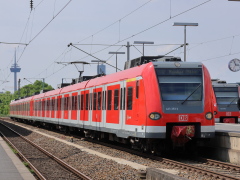 Baureihe 423 der |DBAG| (S-Bahn Köln) im |Bf| @kkdz;