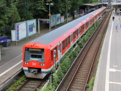 Baureihe 474 der |DBAG| (S-Bahn Hamburg) im |Bf| @ab;