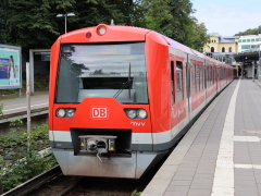 Baureihe 474 der |DBAG| (S-Bahn Hamburg) im |Bf| @ab;