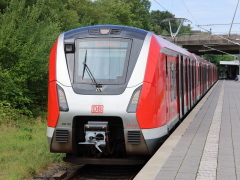 Baureihe 490 der |DBAG| (S-Bahn Hamburg) im |Bf| @ast;