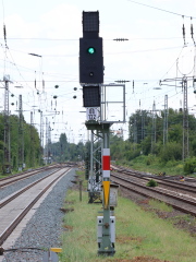 |Bksig| 122 der |Abzw| @kdra; (Besonderheit: gemeinsame Optik für alle drei Signalbegriffe)